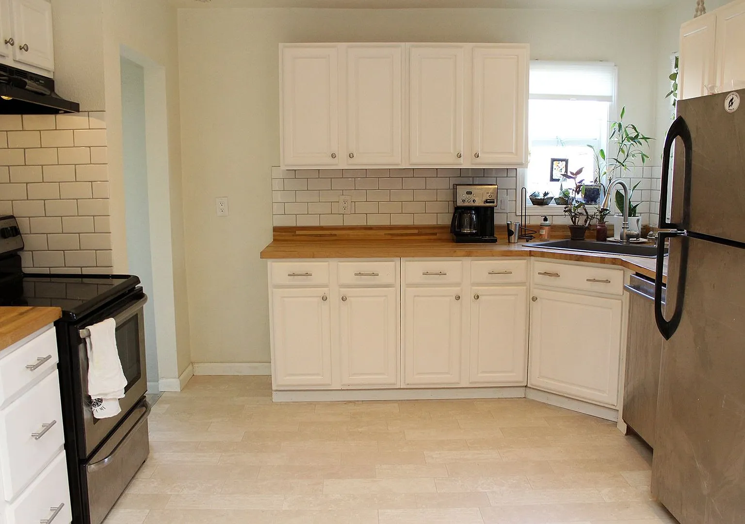 Charming Remodeled 4 Bedroom Home One Block From N Mississippi! — Photo 4