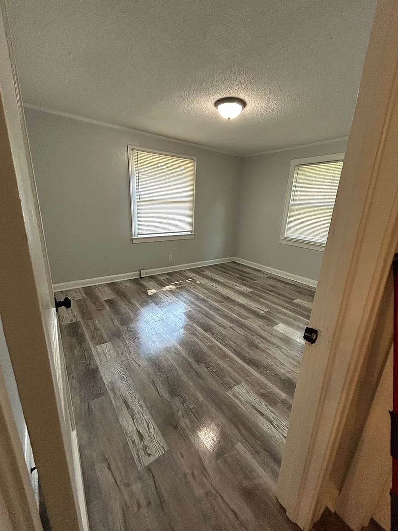 Newly remodeled 2 bedroom 1 bath home. Don't wait it won't last long — Photo 3