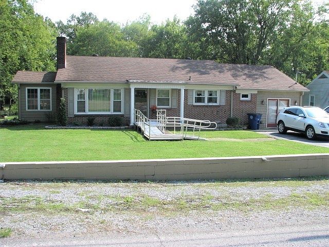 1st image of 212 Hickory Dr