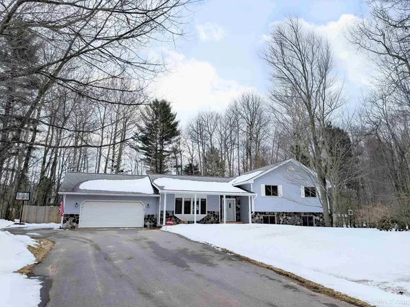 49 S Tracie Ln, Marquette, MI 49855