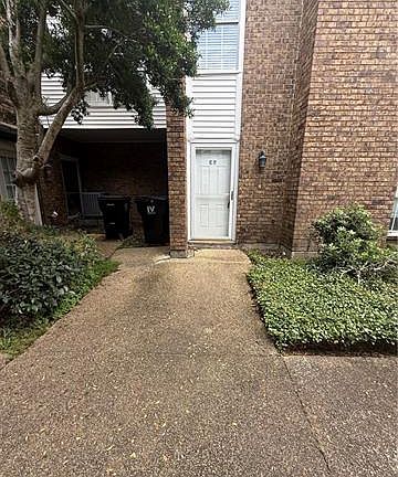 2nd image of 1014 Saint Julien Dr APT C2