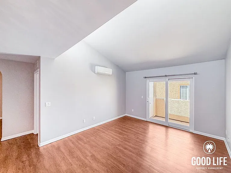 5252 Balboa Arms Dr #222 — Photo 5