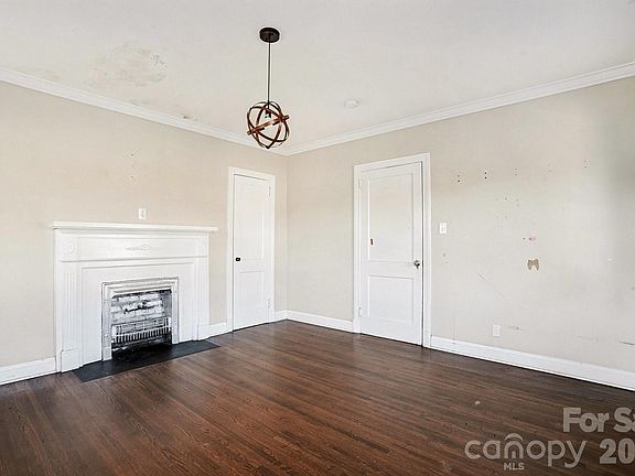 4th image of 406 S Catawba St