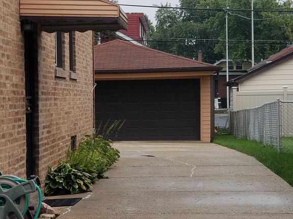 2nd image of 301 Park Ct