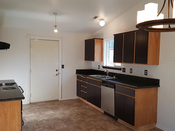 5th image of 2572 Gould Ave