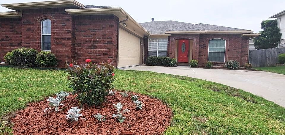 1st image of 1904 Helen Ln