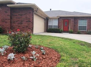 1904 Helen Ln, Lewisville, TX 75067