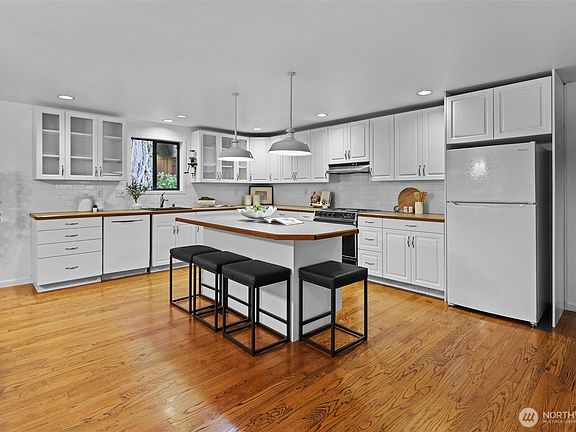 4th image of 12121 NE 66th Street