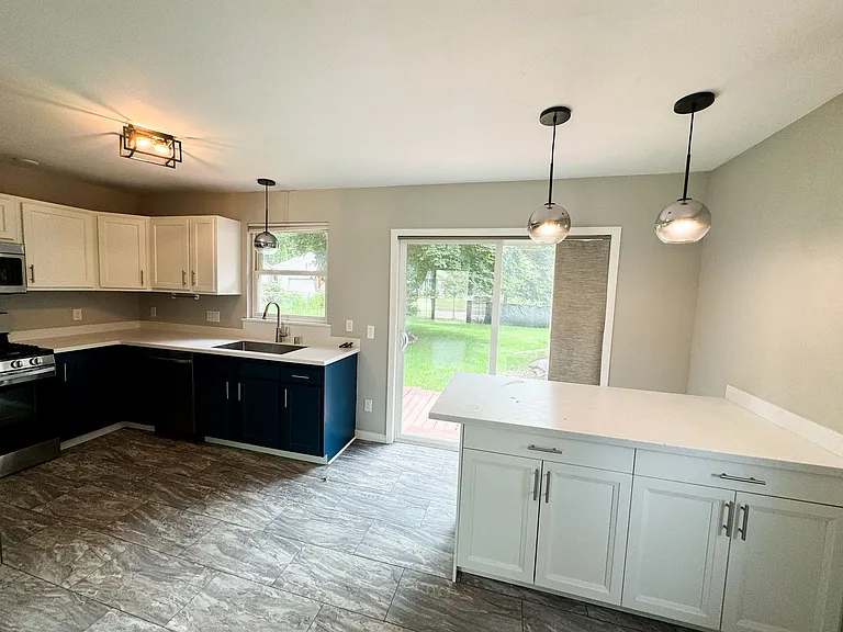 202 S Walbridge Ave — Photo 2