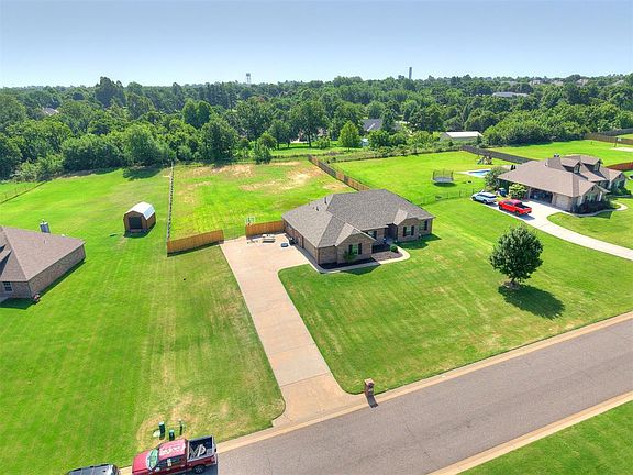 4th image of 186 Oakridge Dr