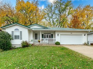 1303 Grande Ave, Center Point, IA 52213