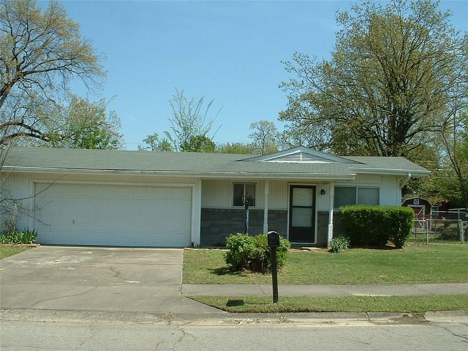 2nd image of 16 Woodland Pl