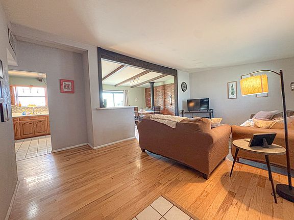 3rd image of 2721 Yale Ave