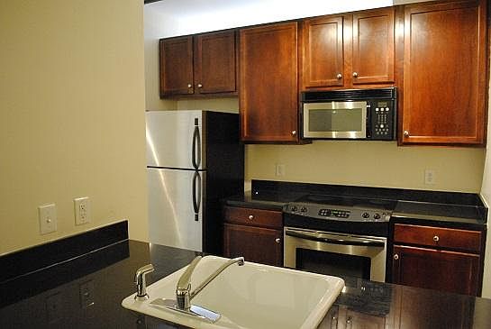 3rd image of 815 Porter St #U220
