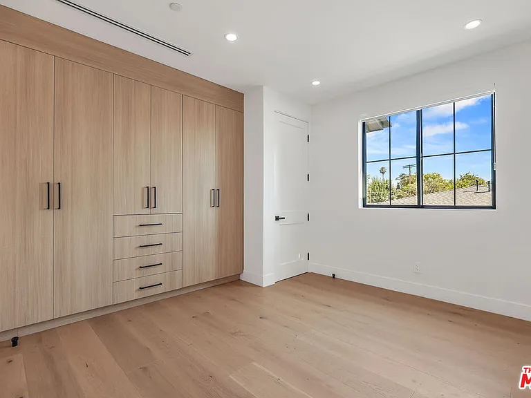 5917 Rhodes Ave — Photo 33
