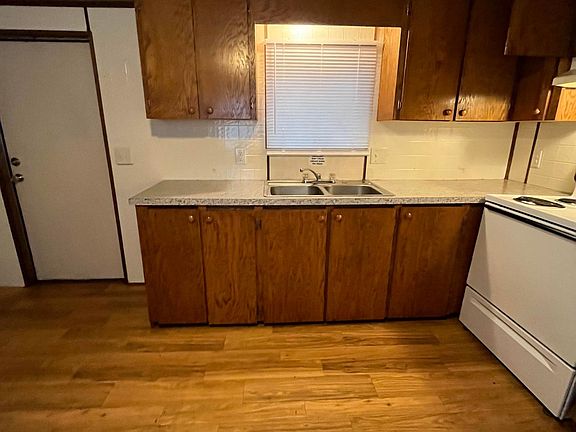 5th image of 202 White Oak Cir