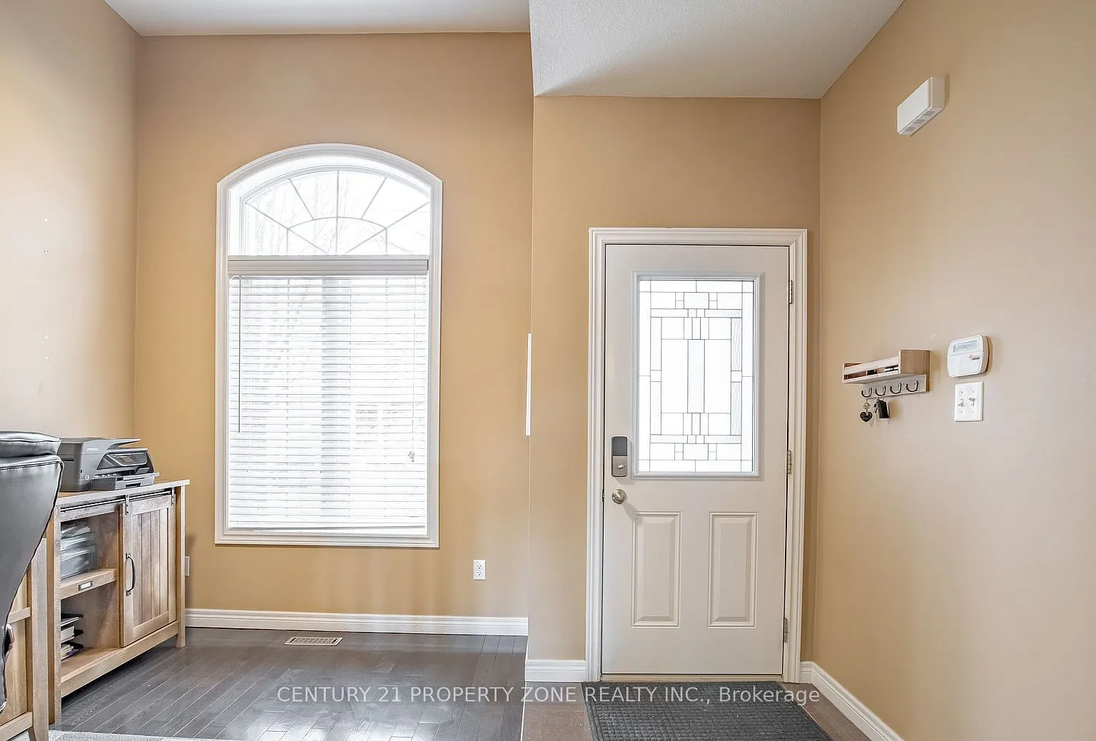 3 bed, $3,000 — Photo 3