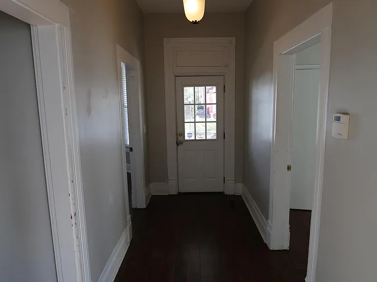 1128 E 8th St — Photo 15