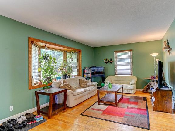 4th image of 641 Janesville St NE