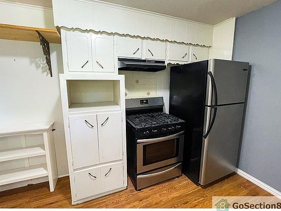 4th image of 410 N Bonham Dr