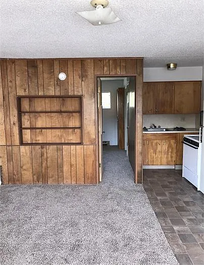 139 E 17th Ave — Photo 3