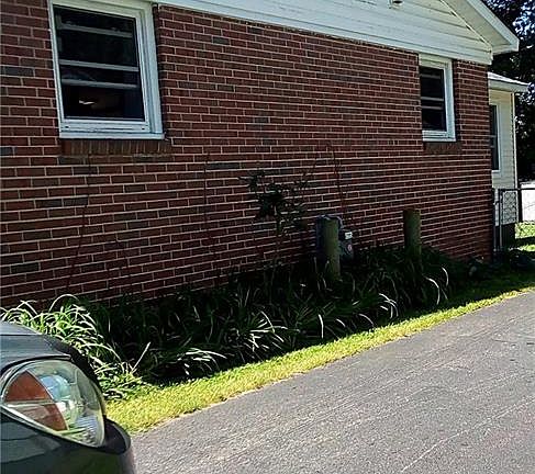 2nd image of 528 Smithfield Ave