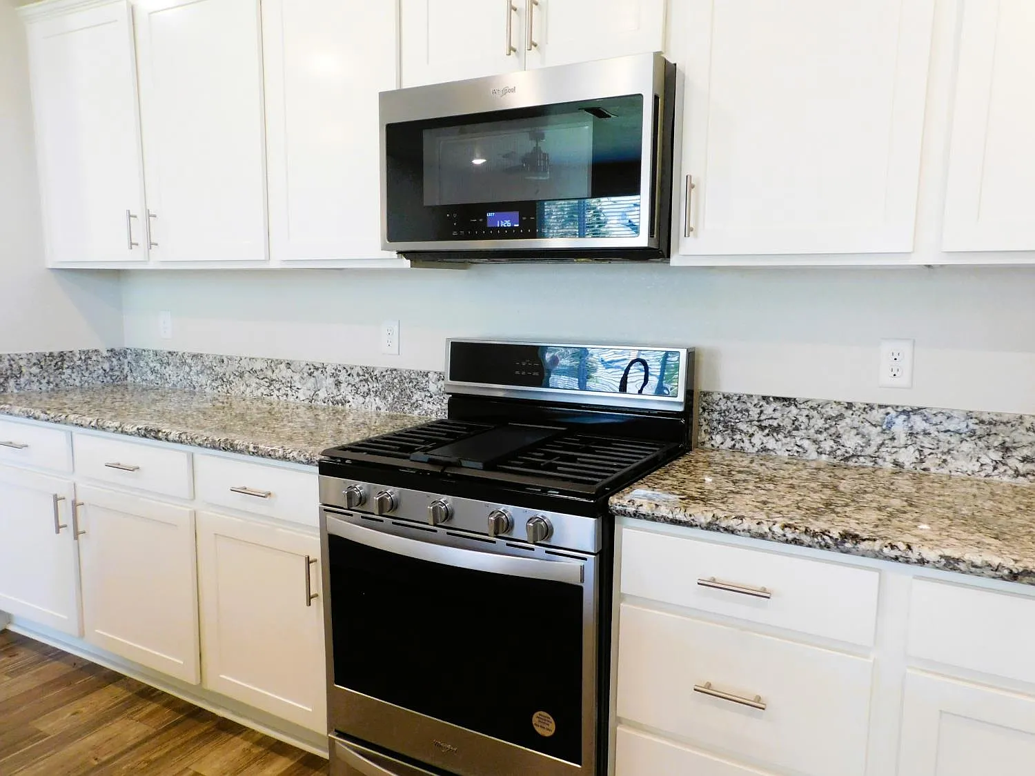 3 bed, 1860 sqft, $2,695 — Photo 4