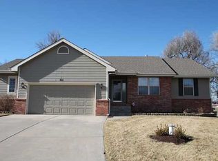 811 S Carriage Ct, Maize, KS 67101