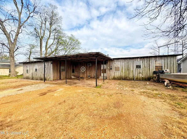 445 Lake Dr, Dundee, MS 38626