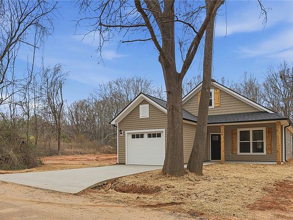 3rd image of 209 Poplar Ln