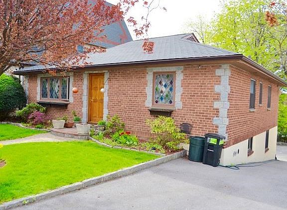 2nd image of 33 Cypress St