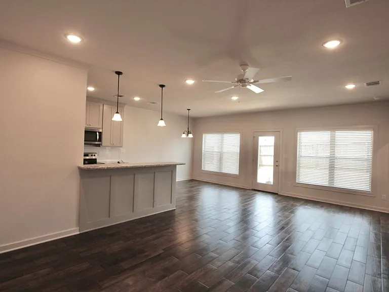 703 Freedom Way — Photo 9