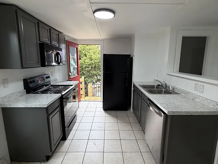 103 E Driscoll Dr #7 — Photo 5