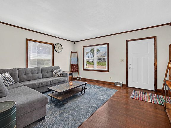 4th image of 2517 Pacific St