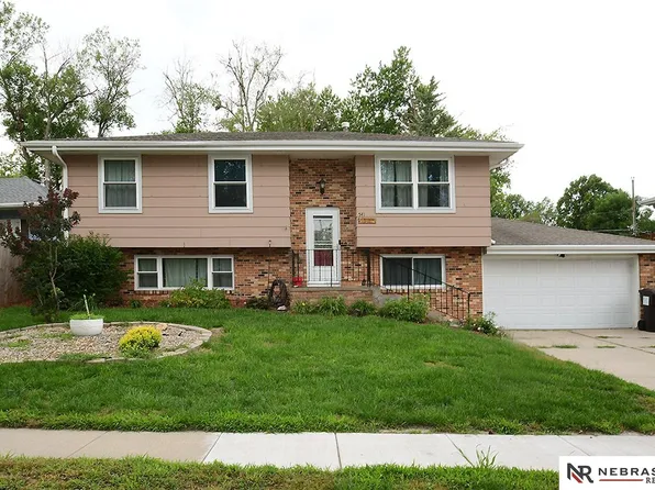 541 Brookside Dr, Lincoln, NE 68528