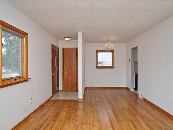 5th image of 281 E 305th St