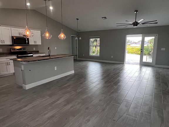 5th image of 4403 NE 14th Ave