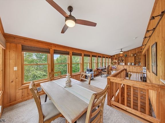 5th image of 1052 Lakeside Dr East