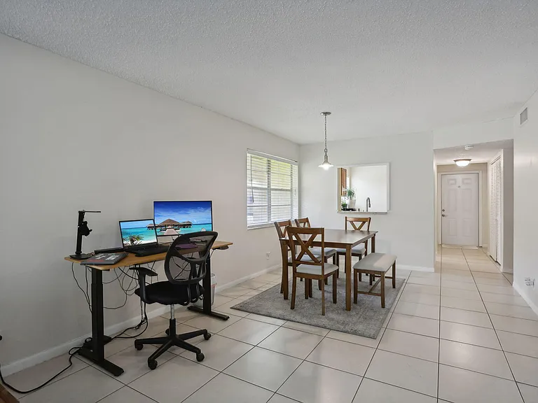 2825 SW 22nd Ave #201 — Photo 22