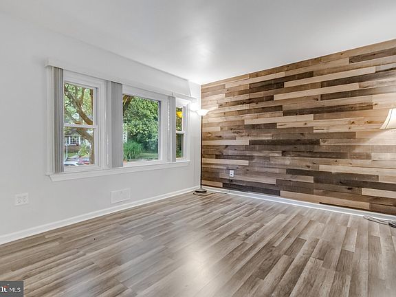 3rd image of 1021 Glenvilla Dr