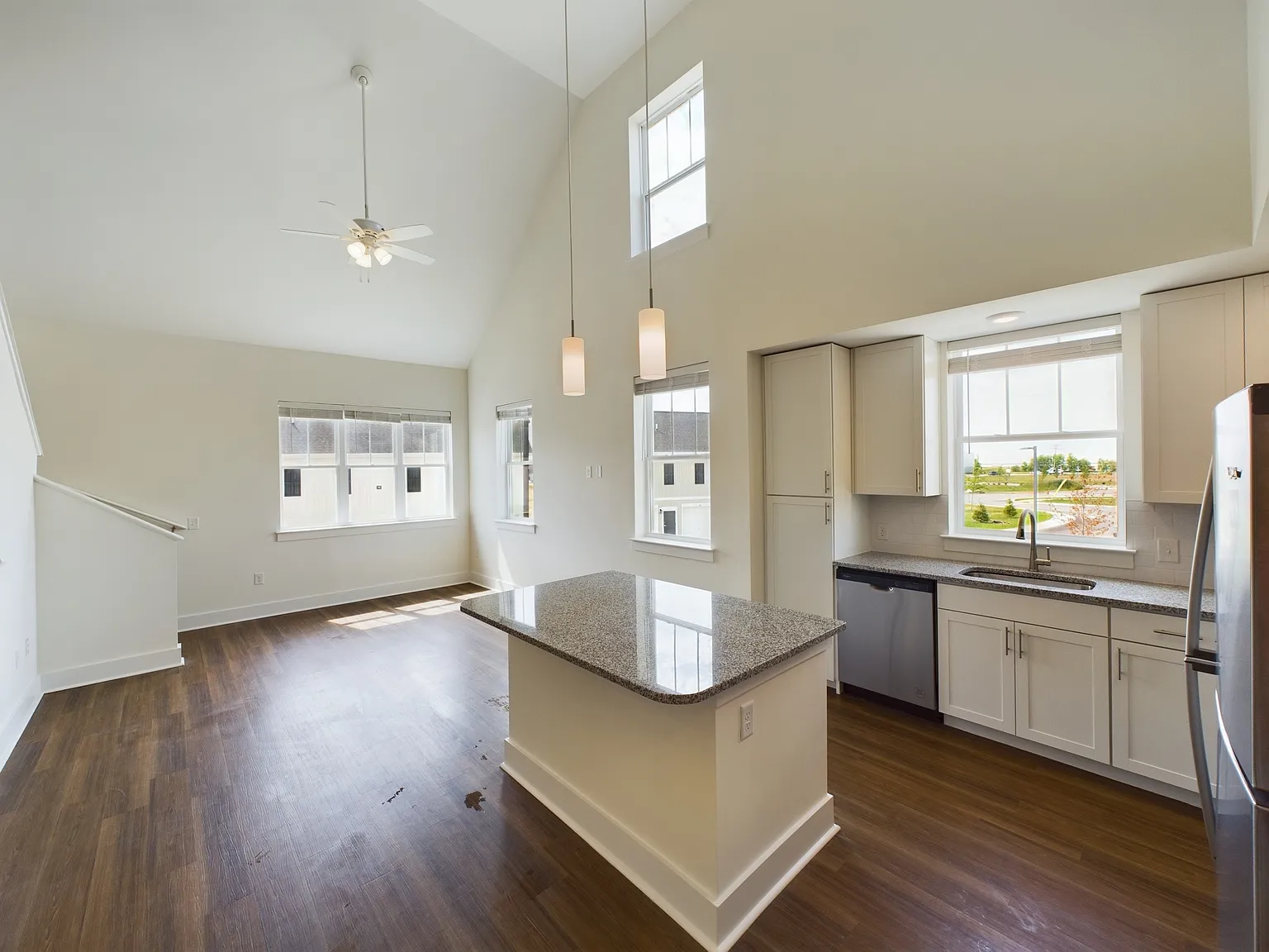 1 bed, 1112 sqft, $2,019 — Photo 2