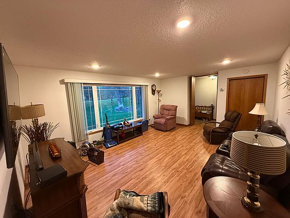 3rd image of 1228 Edgewood Dr