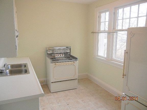 4th image of 704 N 31st St APT B