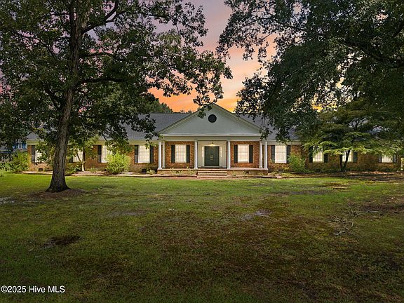3rd image of 518 Edgewood Circle