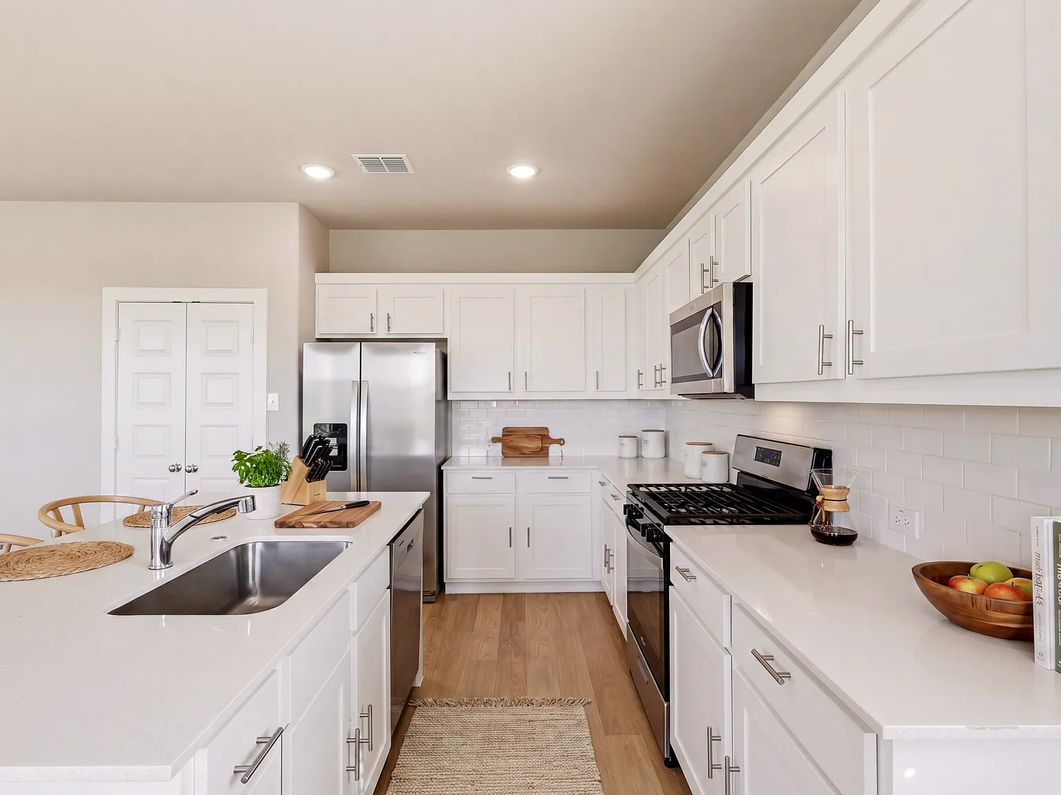 4 bed, 2182 sqft, $2,400 — Photo 3