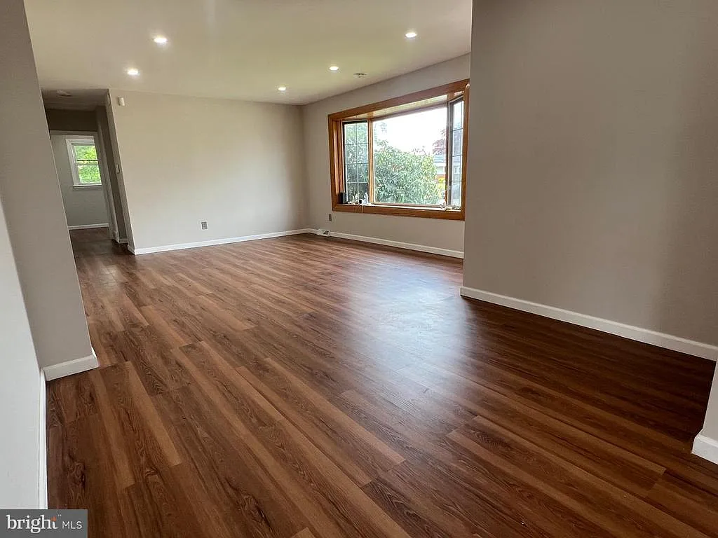 3 bed, 2.0 bath, 1344 sqft, $2,750 — Photo 4