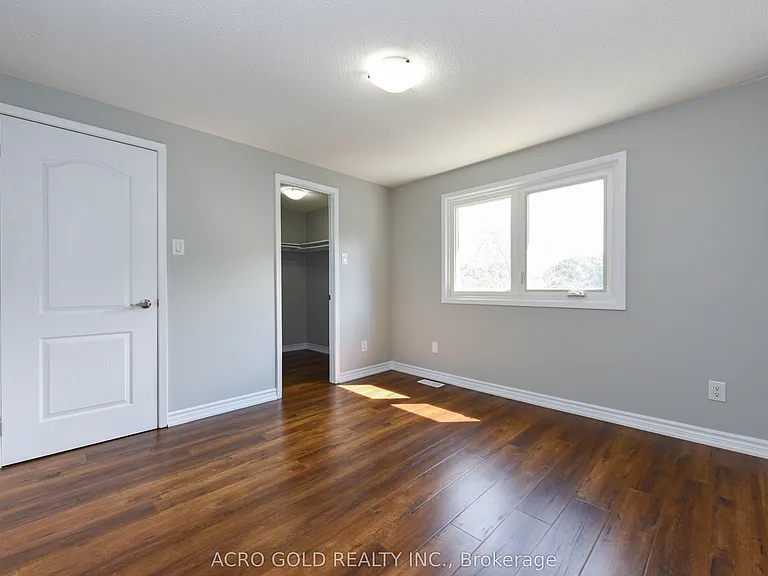 19 Hoskins Sq — Photo 23