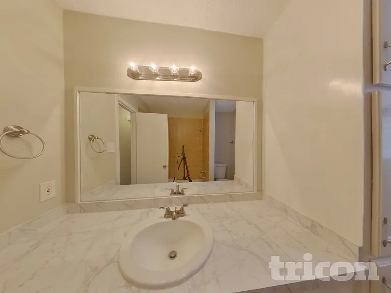 1020 Almond Dr — Photo 16