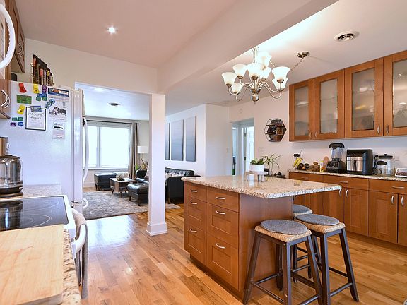 4th image of 216 Washington Sq APT C