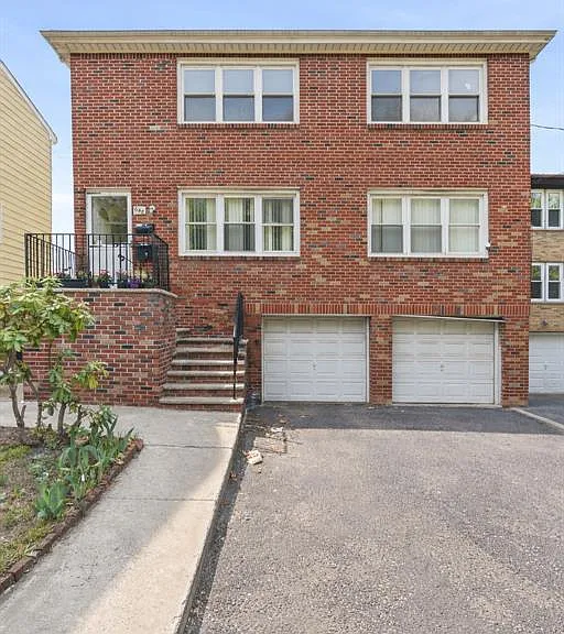 648 Fairview Ave — Photo 1